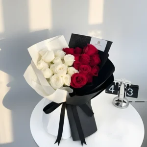 Red-and-White-Roses-Bouquet