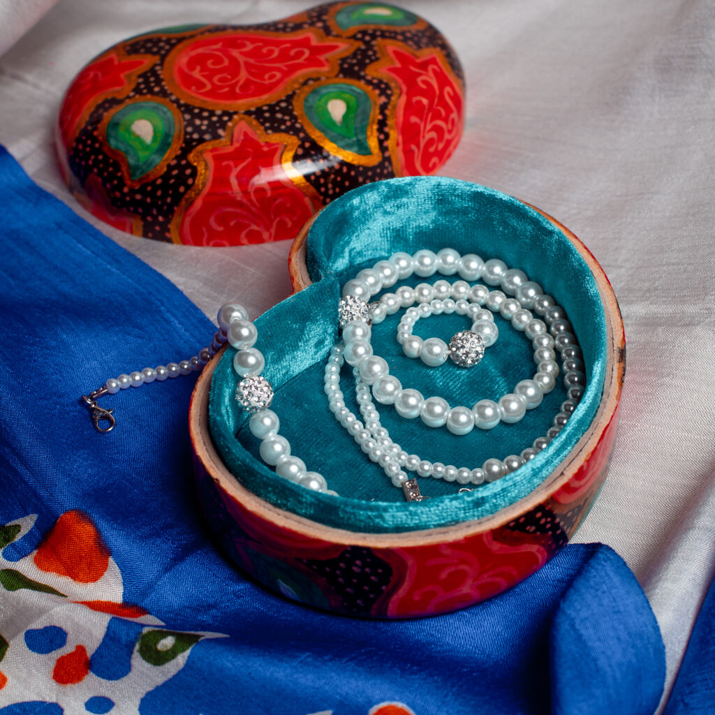 Personalized Jewelary like nacklace for Birthday gifts for a girlfriend in Dubai